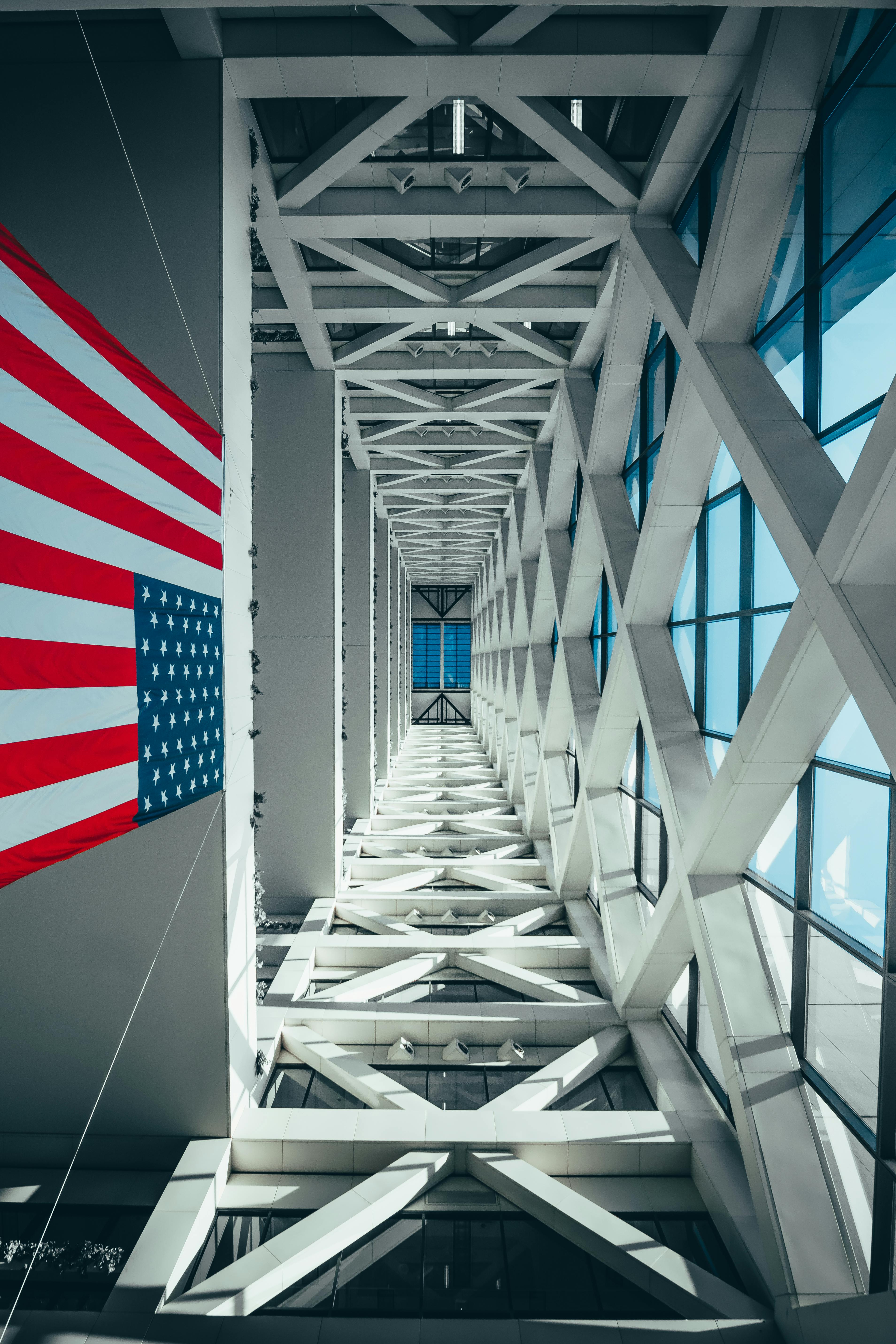 American architecture representing the analyst operating layer